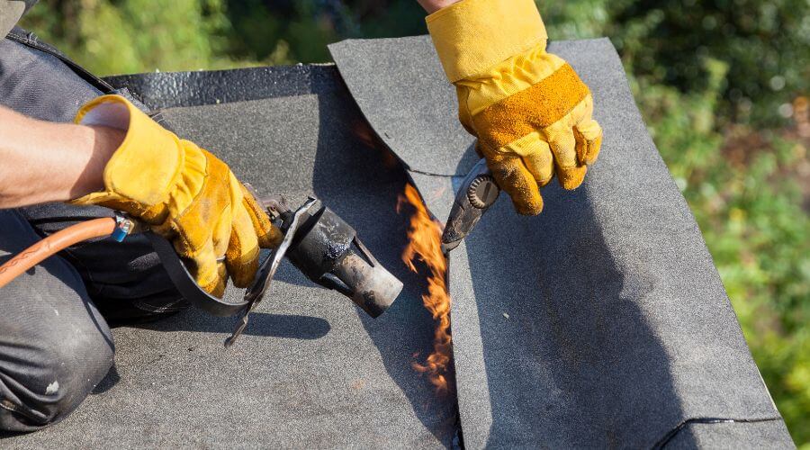 Expert Emergency Roof Repairs services in Elwood, KS